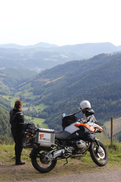 Motorrijder onderweg tijdens individuele motorreis Tsjechië met THAT Motorreizen