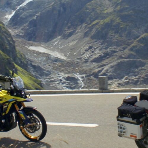 Twee motorrijders in de groepreizen van Zwitserland door THAT Motorreizen georganiseerd.